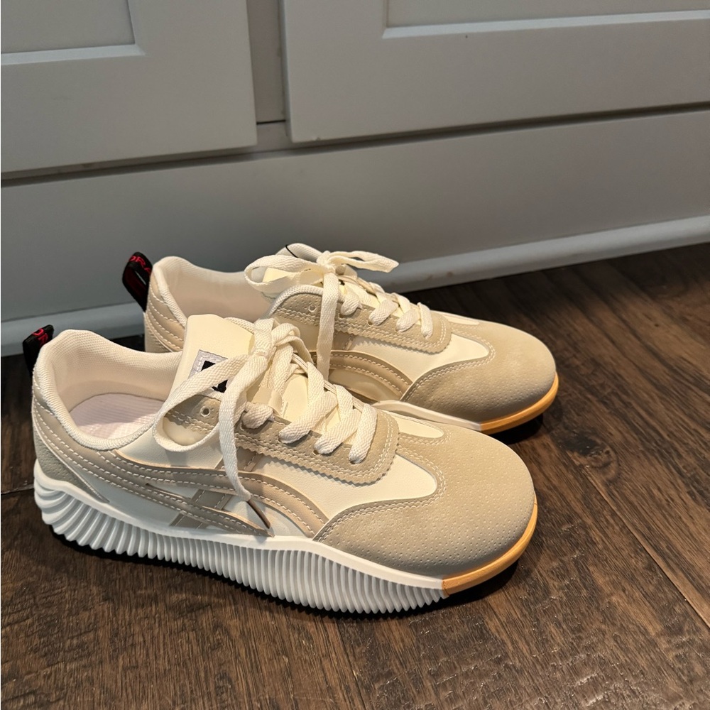 DeFlorance Cloudea Sneakers